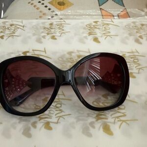 Elegant Black Sunglasses